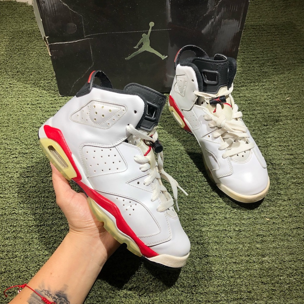 Nike Air Jordan 6 VI Retro Chicago Bulls (384665-102) GS Size 6Y / 7.5 Wmns.